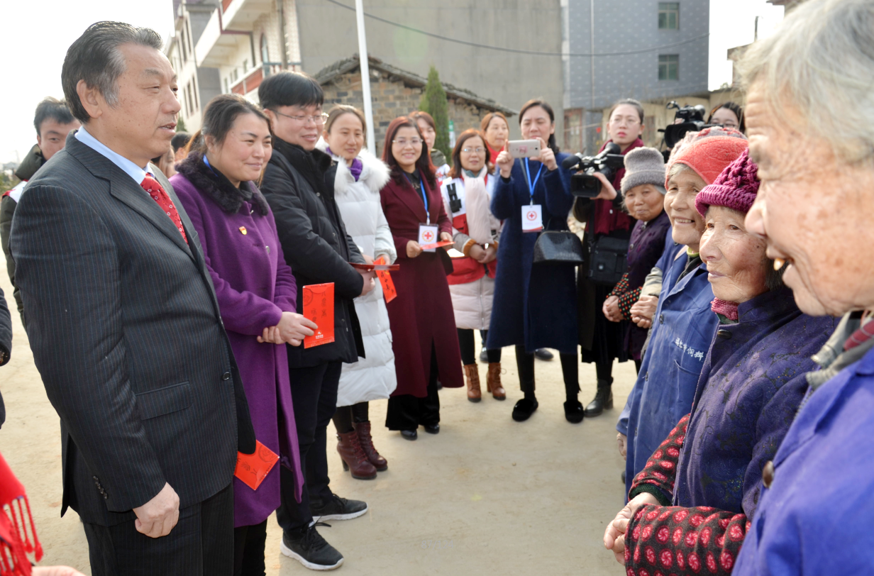 （送审）凯发天生赢家一触即发首页走访慰问杏塘村委困难群众 (1).png